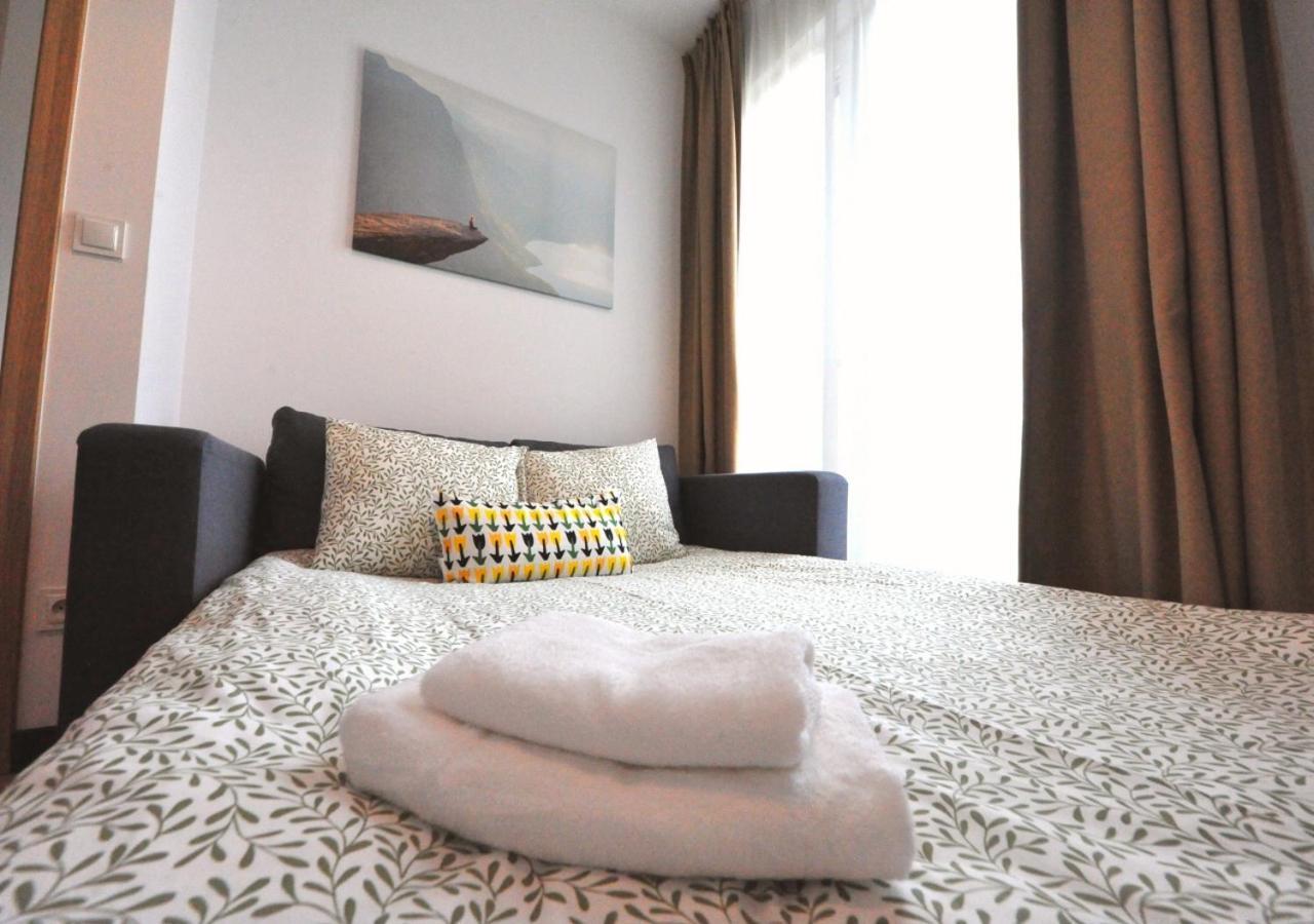 Bk Aparthotel Praga - National Stadium - Comfortable Apartment For 4 People Varsó Kültér fotó