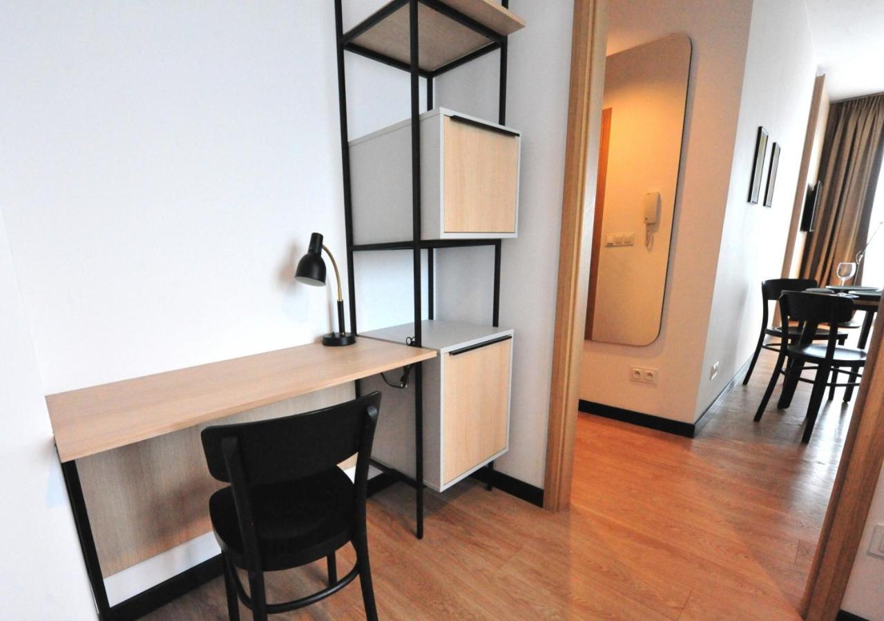 Bk Aparthotel Praga - National Stadium - Comfortable Apartment For 4 People Varsó Kültér fotó