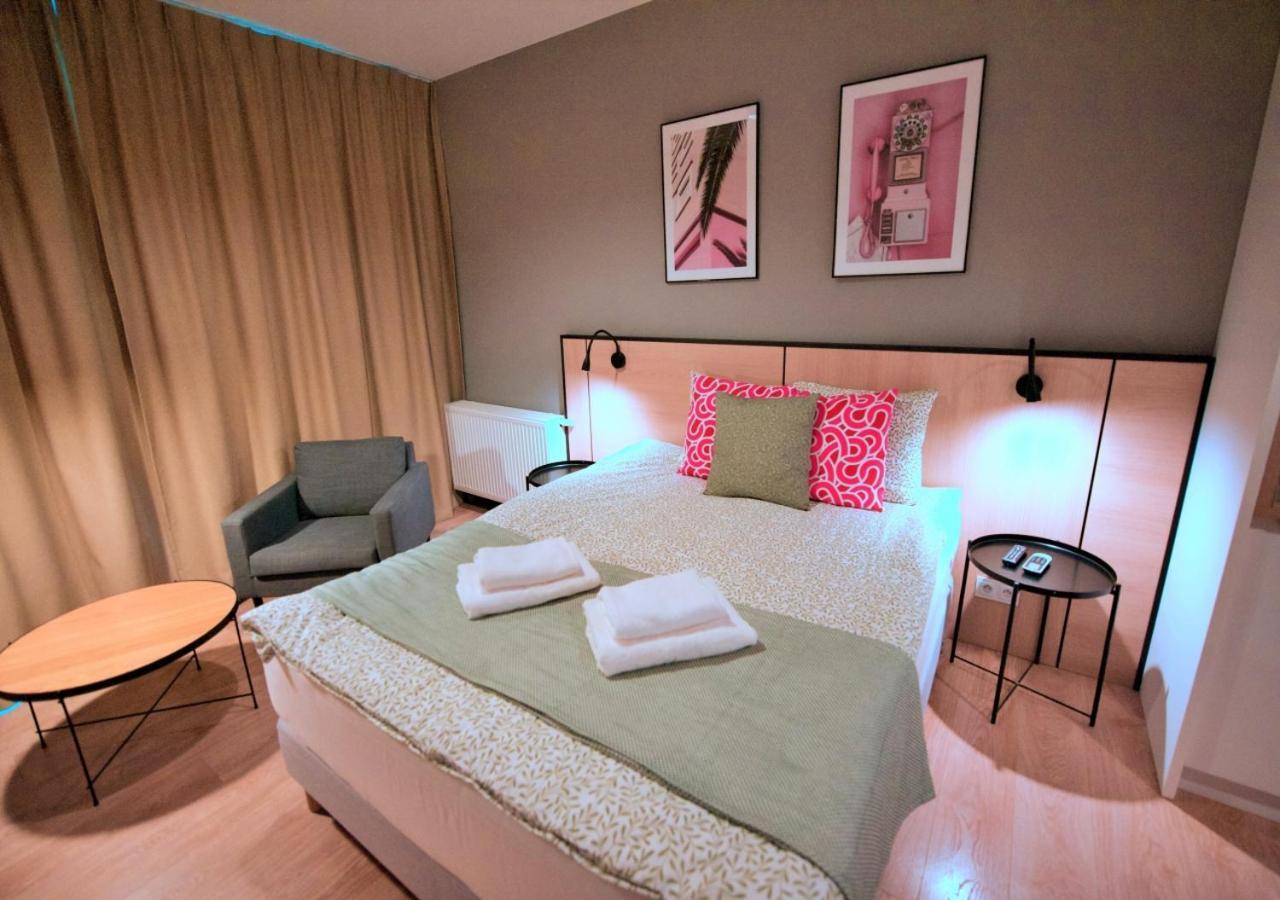 Bk Aparthotel Praga - National Stadium - Comfortable Apartment For 4 People Varsó Kültér fotó