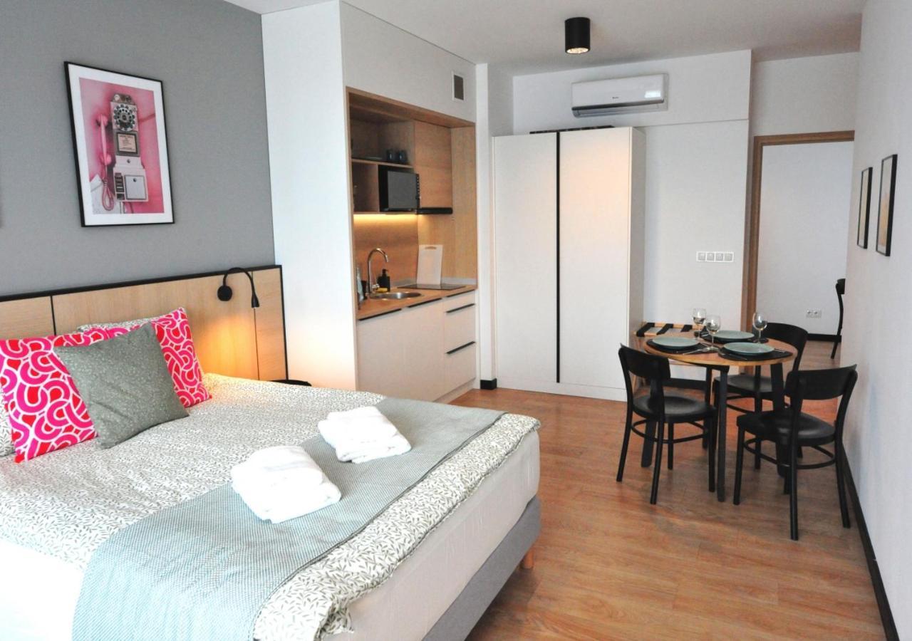 Bk Aparthotel Praga - National Stadium - Comfortable Apartment For 4 People Varsó Kültér fotó